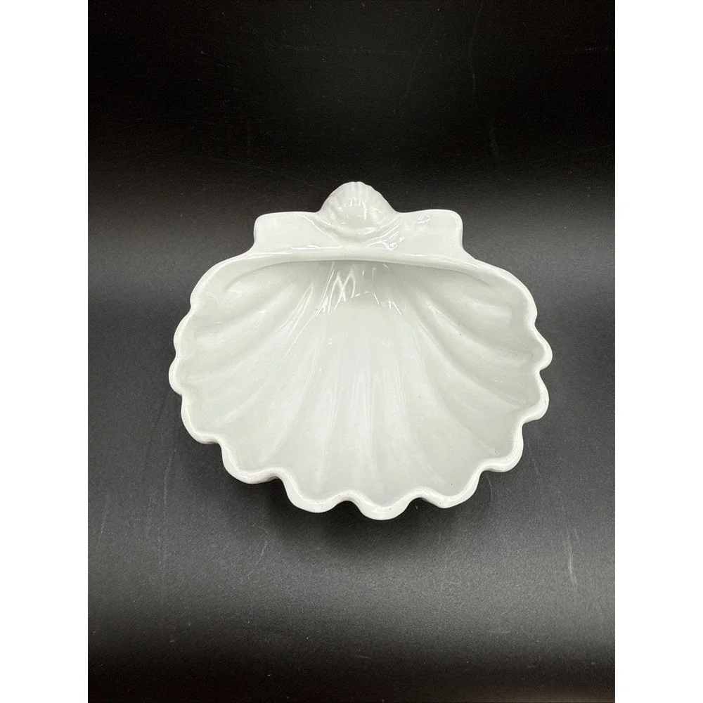 Pottery Barn White Clam Scallop Shell Appetizer / Soap Dish Discontinued EUC